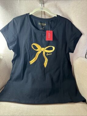 GUESS Black Short-Sleeve Tee with Yellow Bow Graphic PTP 19”